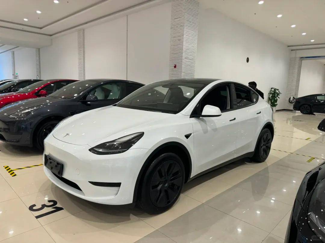 Model Y突然降價1萬,引老車主怒噴,特斯拉終于不裝了?