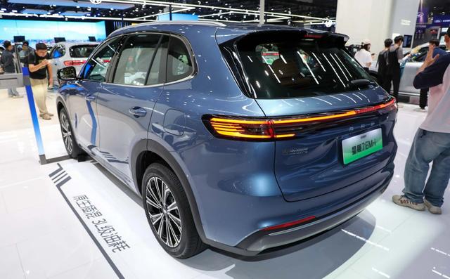 吉利新車即將上市，虧電不到4個油，配魅族車機，對標宋Pro DMi-有駕