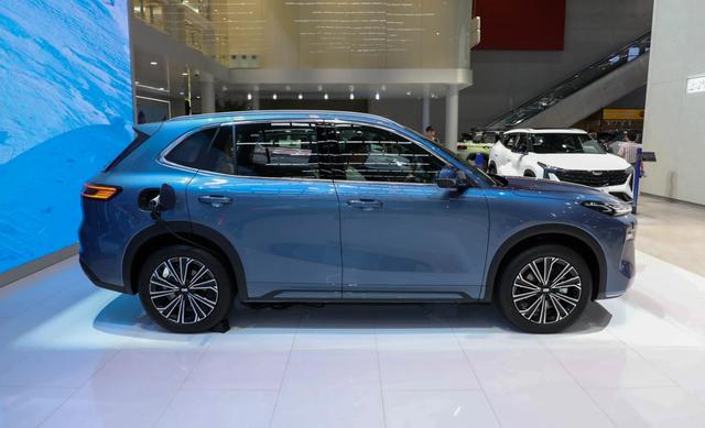 吉利新車即將上市，虧電不到4個油，配魅族車機，對標宋Pro DMi-有駕