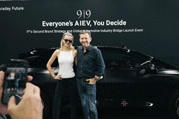 賈躍亭又賣一臺!國際超模喜提FF 91 直呼夢想之車