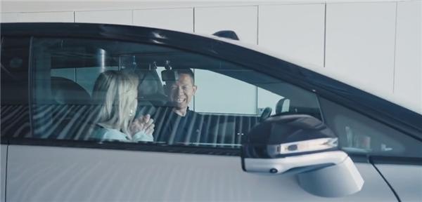 賈躍亭又賣一臺!國際超模喜提FF 91 直呼夢想之車