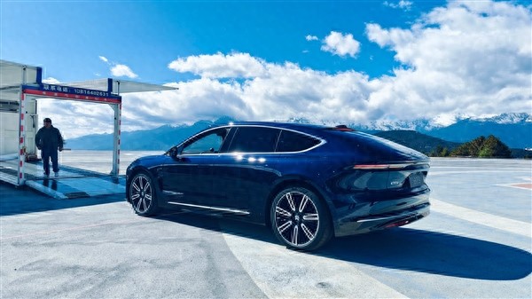 國產旗艦氣場 蔚來ET9新圖曝光:80萬的豪華電車就該如此