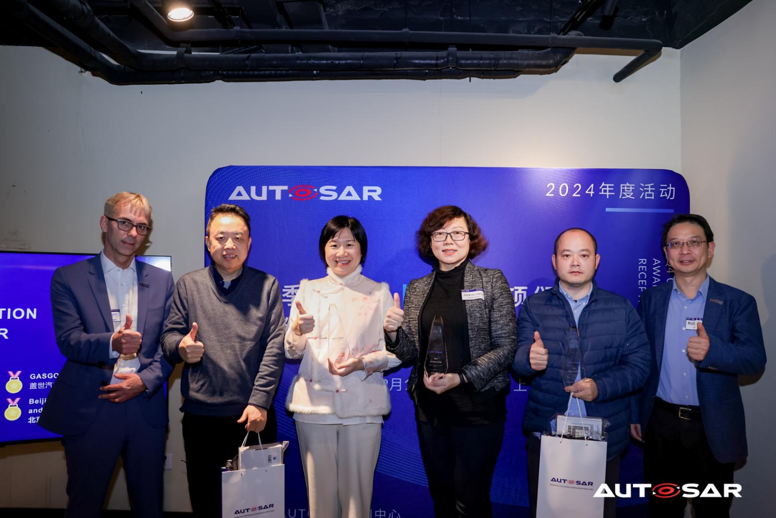 LEO3244.JPG LEO3244.JPG