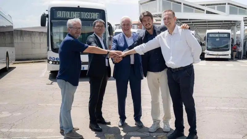 比亞迪首批電動大巴交付意大利佛羅倫薩 剩余45臺2026年交付