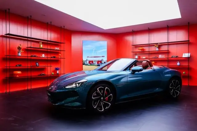 上海汽車-戰略是企業發展的指南針和航標,在波詭云譎的市場環境下,底層思考更顯重要。