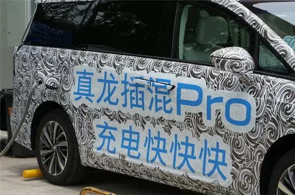 別克全新GL8陸尊諜照曝光:同級唯一5C超充10%-65%僅需15分鐘 別克全新GL8陸尊諜照曝光:同級唯一5C超充 10%-65%僅需15分鐘