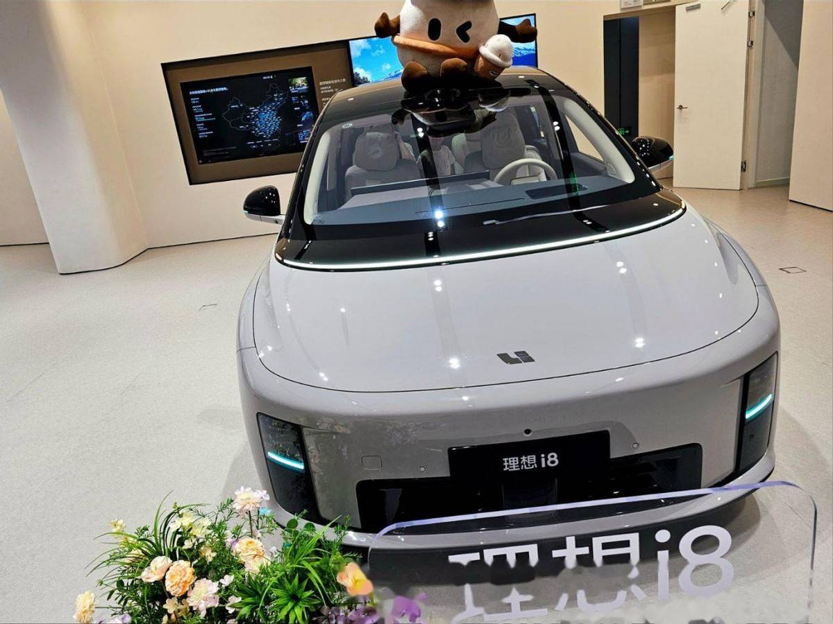 上市7天表現堪憂,理想i8降價增配,全系一款售33.98萬