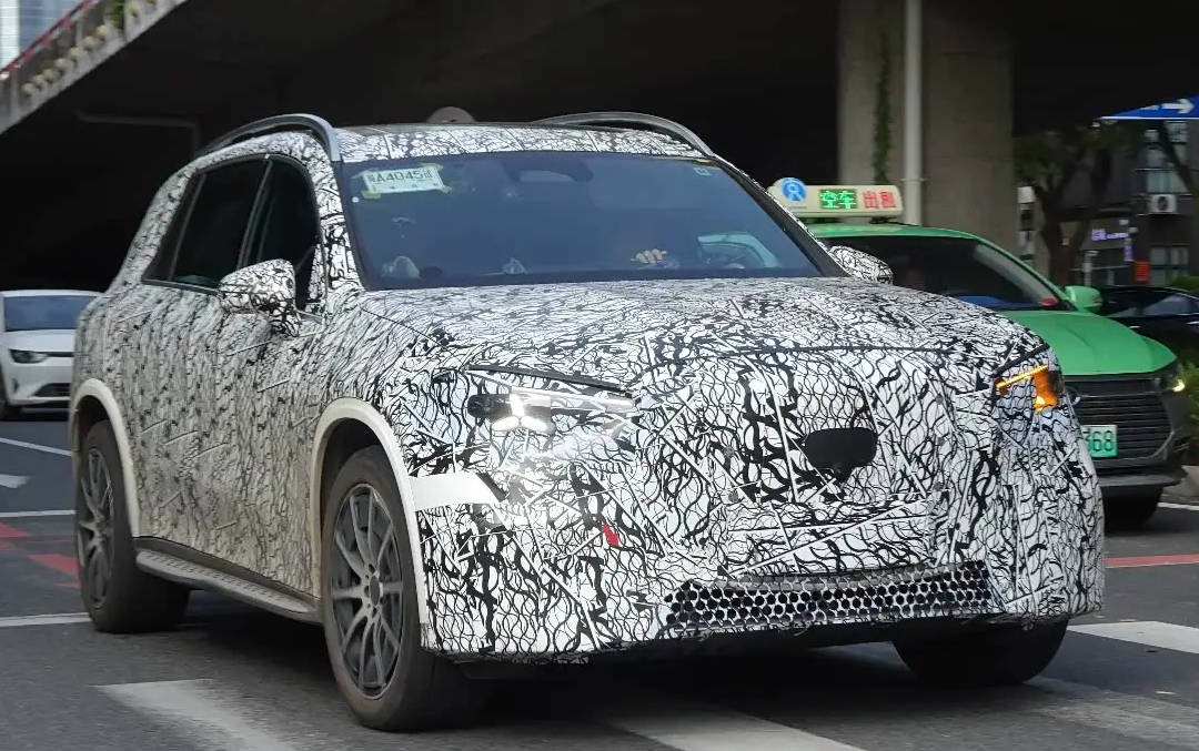 支持800V技術/配備空氣懸架 國產奔馳GLC純電版諜照曝光