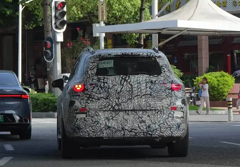 支持800V技術/配備空氣懸架 國產奔馳GLC純電版諜照曝光