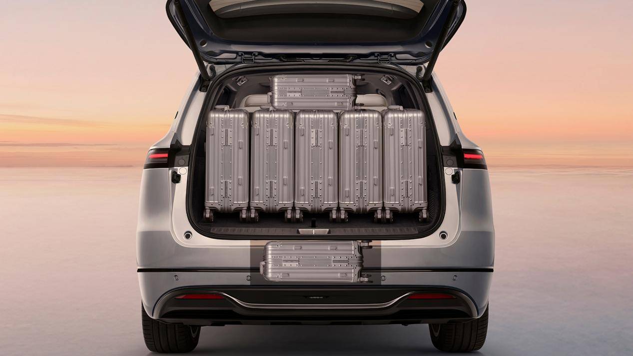 深藍(lán)S09 vs 領(lǐng)克900:誰(shuí)更懂“精智消費(fèi)”人群?