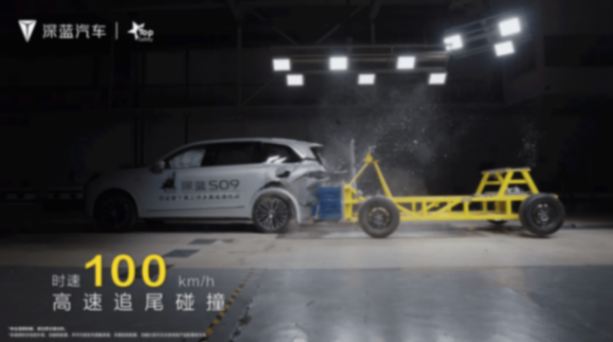 深藍(lán)S09 vs 領(lǐng)克900:誰(shuí)更懂“精智消費(fèi)”人群?