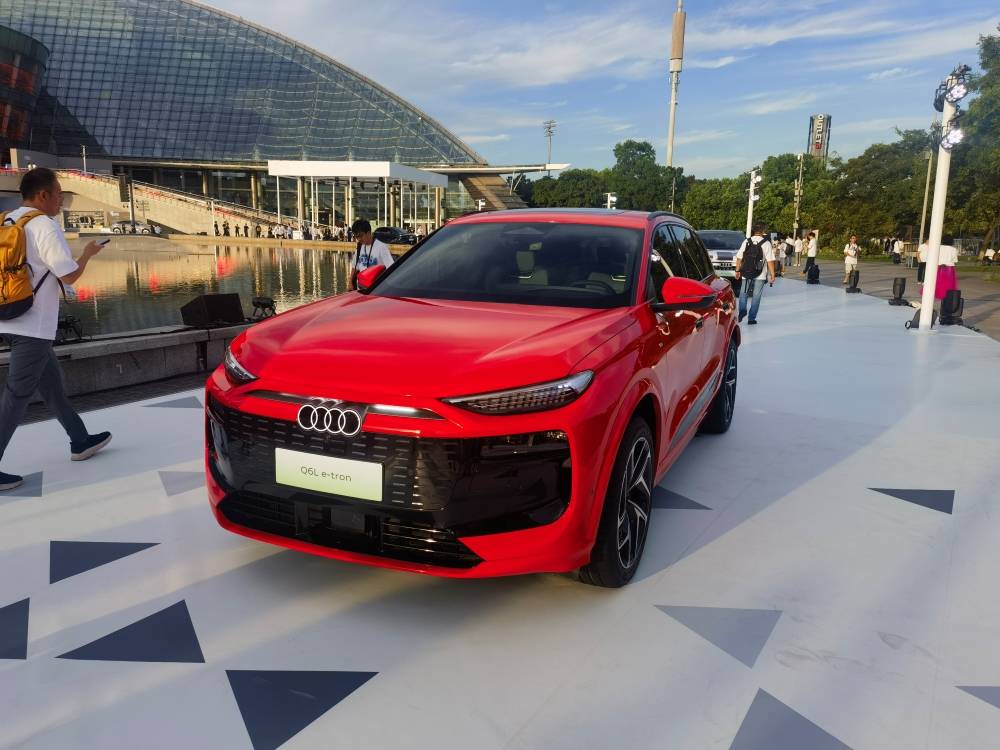 一汽奧迪連發兩車!均上車華為智駕,純電SUV Q6L e-tron34.88萬起