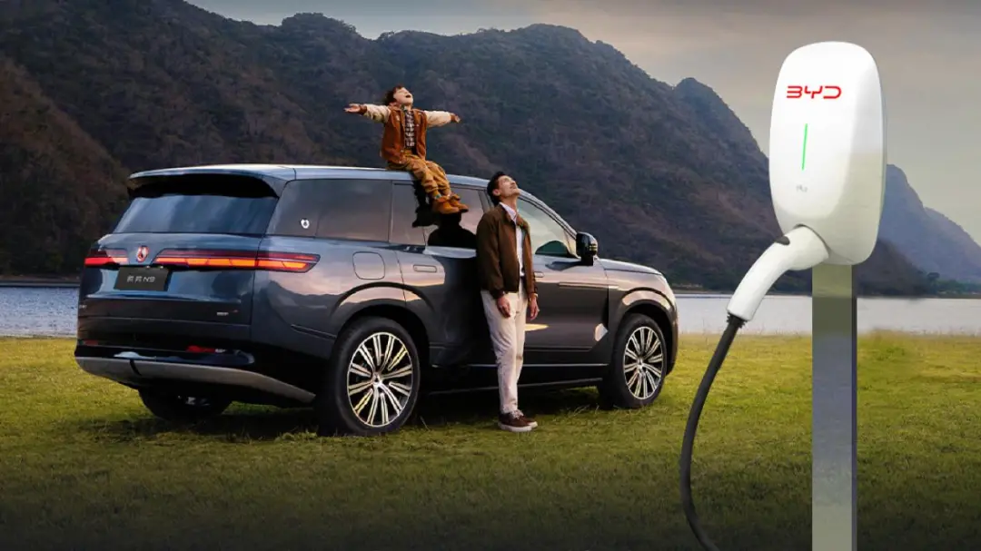 比亞迪新一代“小白樁”:“靈充”汽車充電樁發布 圖片