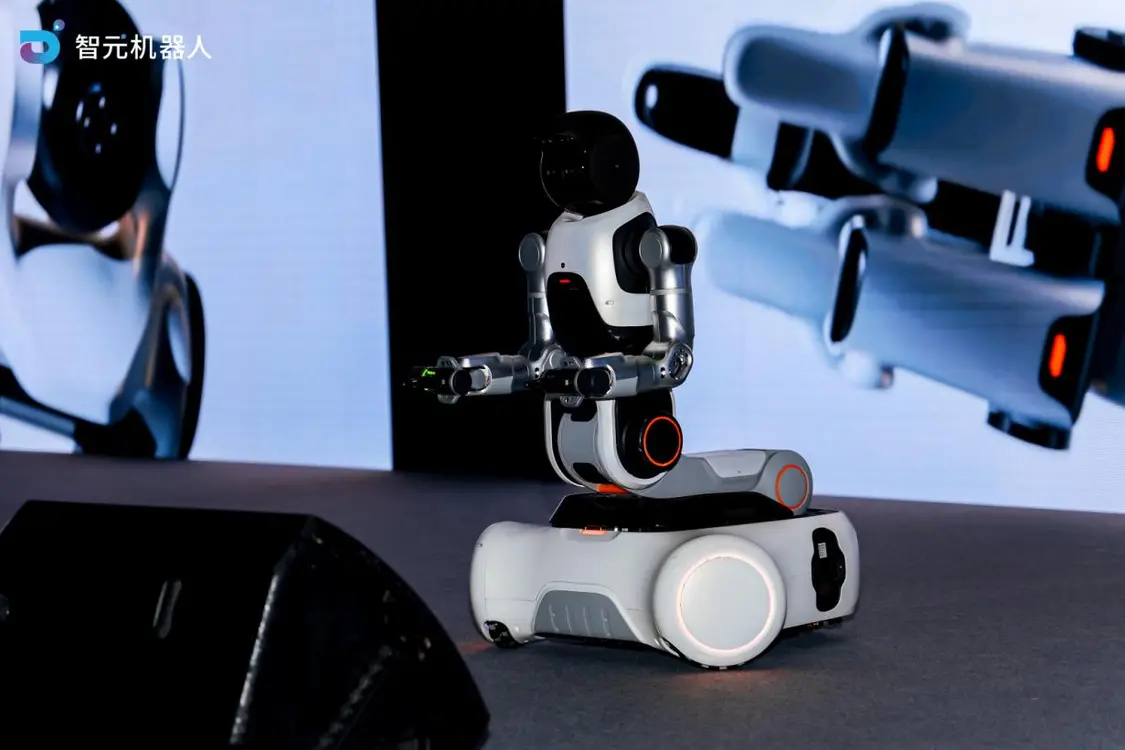 目標十萬臺 智元機器人公布三年商用路線圖 目標十萬臺 智元機器人公布三年商用路線圖