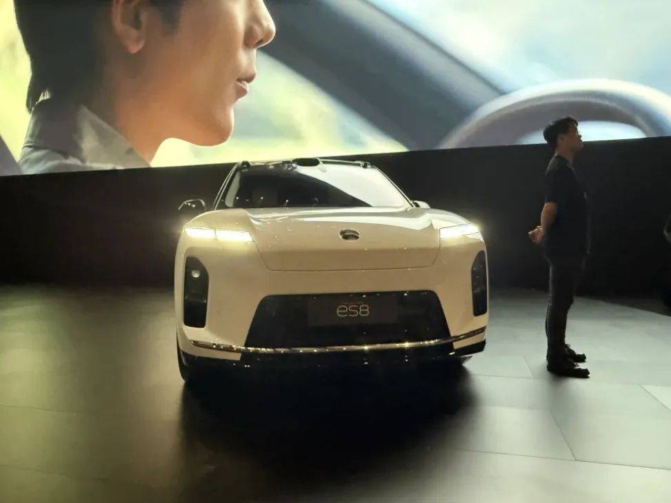 租電價30.88萬元起,蔚來全新ES8預售:這次定價很聽勸