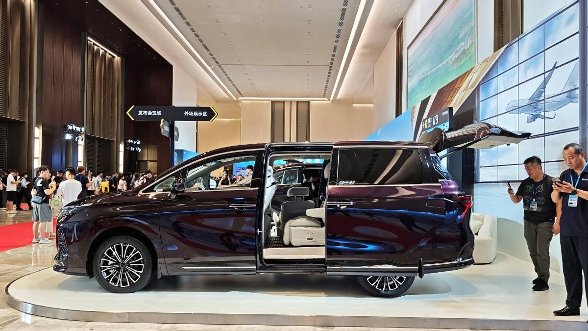 17.99萬起售,純電續航200km,新款星海V9值得買嗎?