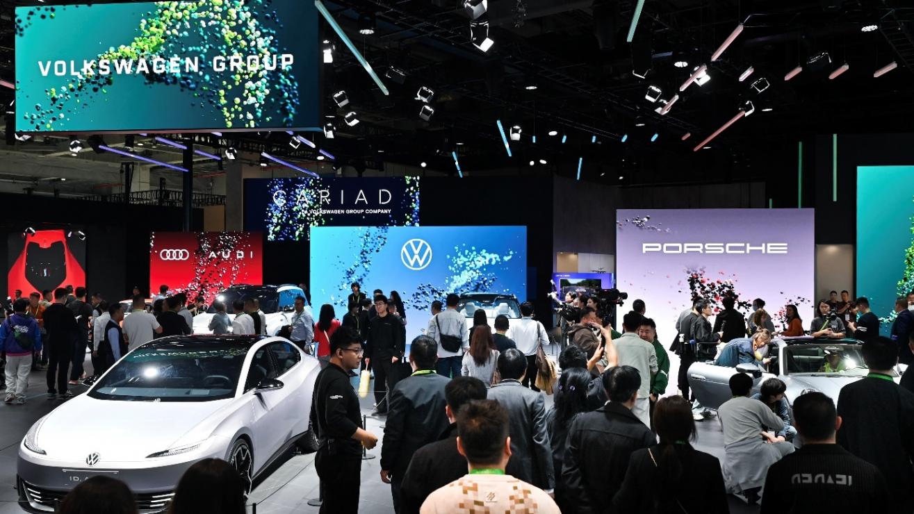 再赴進(jìn)博之約｜大眾汽車集團(tuán)前沿科技點(diǎn)亮出行未來