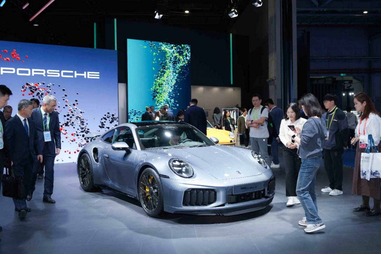 再赴進(jìn)博之約｜大眾汽車集團(tuán)前沿科技點(diǎn)亮出行未來